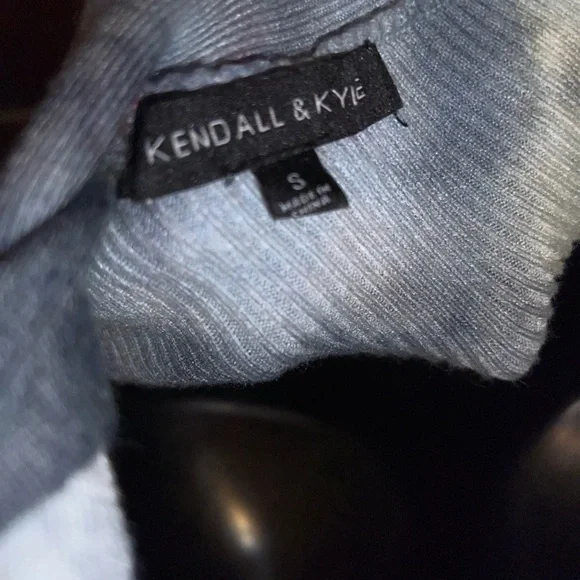 Kendall & Kylie Light Blue & Gray Tie-Dye Crossover Halter Knit Crop Top Size S - Picture 9 of 10